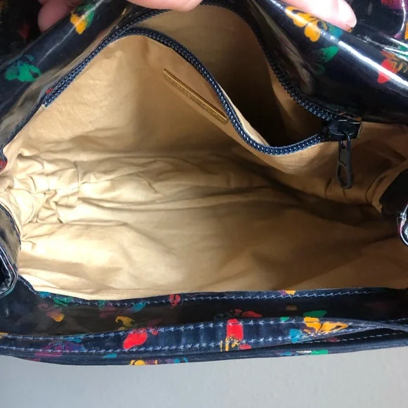 BLACK BOTTEGA VENETA BUTTERFLY Vinyl Crossbody Bag VINTAGE 80’s - Picture 8 of 9